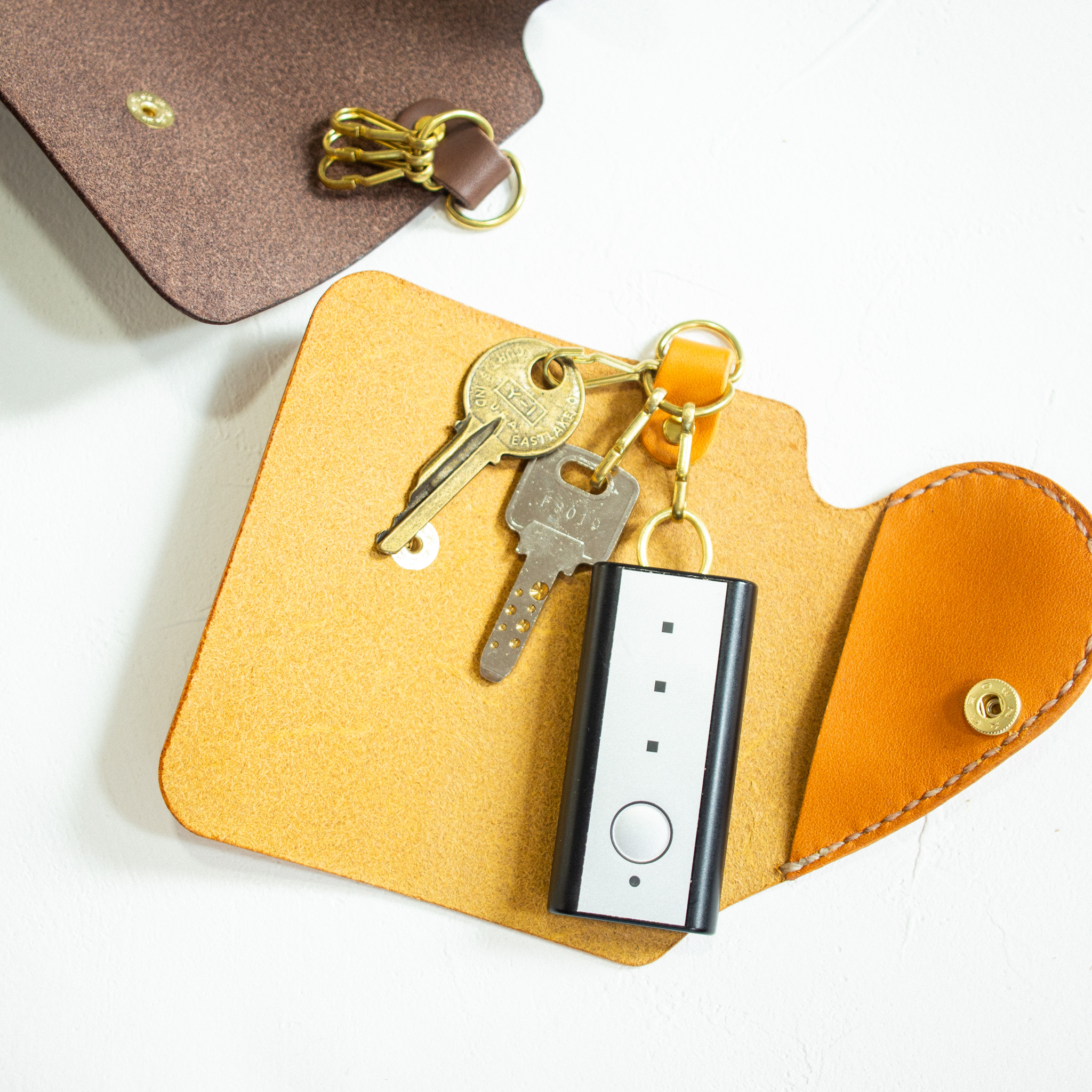 お揃いで使いたい ハートデザインの本革ペアキーケース